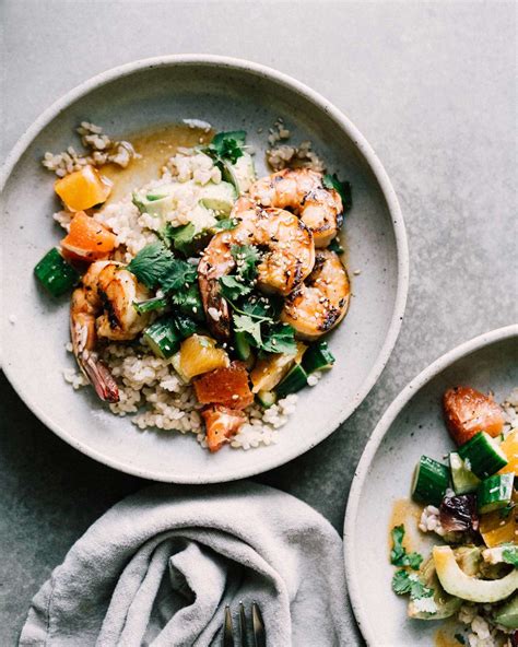 How many carbs are in elements - citrus shrimp greens bowl - calories, carbs, nutrition