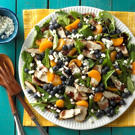 How many carbs are in elements-red, white blueberry salad with grilled chicken - calories, carbs, nutrition