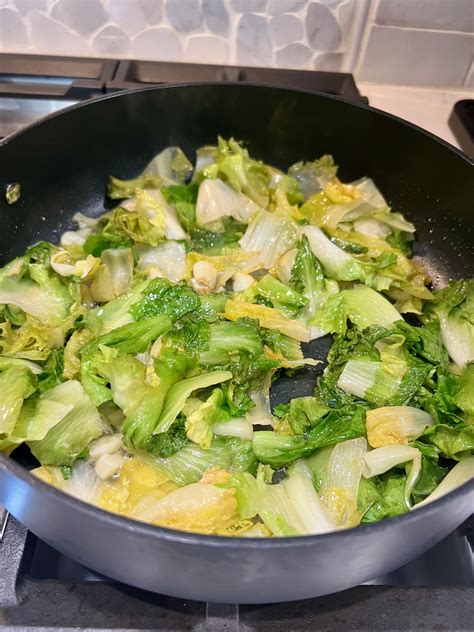 How many carbs are in escarole sauteed in garlic oil - calories, carbs, nutrition