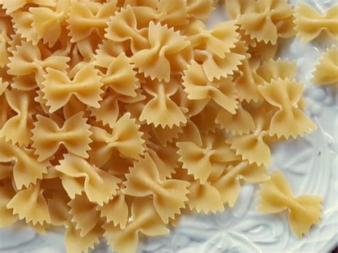 How many carbs are in farfalle pasta - calories, carbs, nutrition