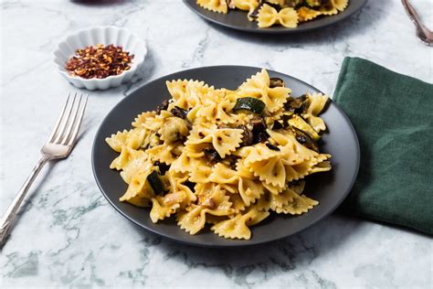 How many carbs are in farfalle primavera - calories, carbs, nutrition