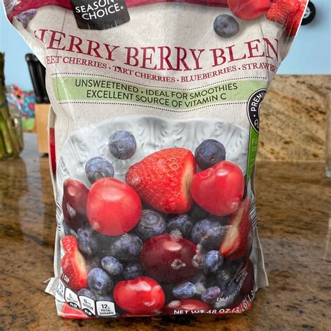 How many carbs are in festival blend frozen fruit - calories, carbs, nutrition