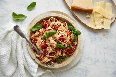 How many carbs are in fettuccine salad with sun-dried tomato - calories, carbs, nutrition