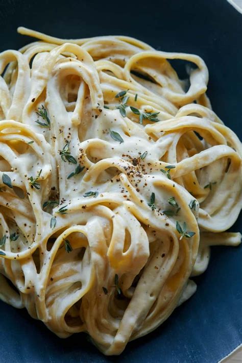 How many carbs are in fettuccini roasted garlic alfredo - calories, carbs, nutrition