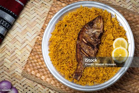 How many carbs are in fish kabsa - calories, carbs, nutrition