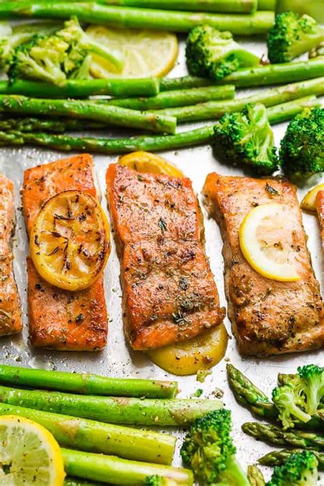 How many carbs are in flaked roast salmon, sliced egg, baby gem & dijon mayonnaise - calories, carbs, nutrition