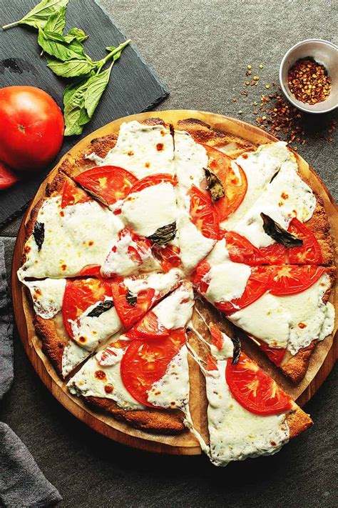 How many carbs are in fresh mozzarella and basil pizza - calories, carbs, nutrition