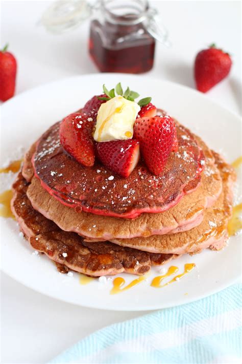 How many carbs are in fresh strawberry pancakes - calories, carbs, nutrition