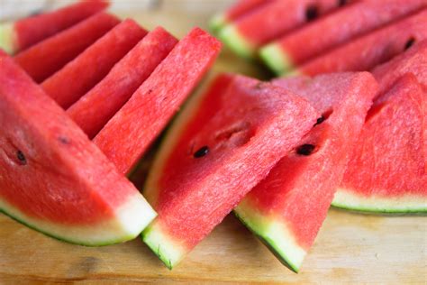 How many carbs are in fresh watermelon cubes - calories, carbs, nutrition