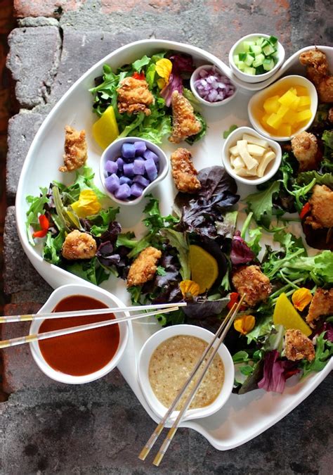 How many carbs are in fried chicken salad - calories, carbs, nutrition