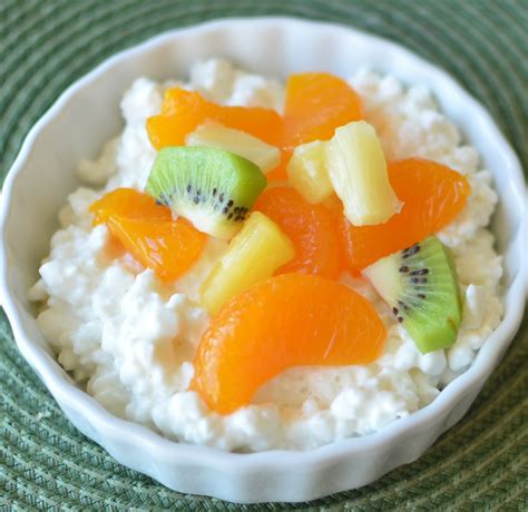 How many carbs are in fruit and cottage cheese plate - calories, carbs, nutrition