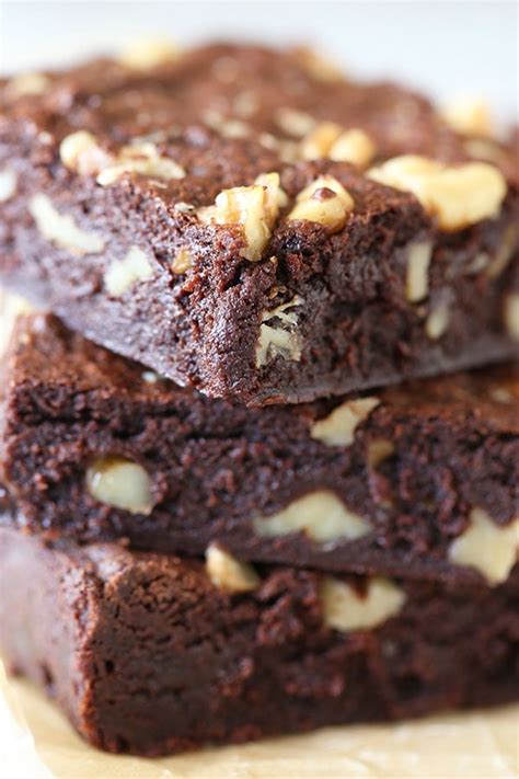 How many carbs are in fudge brownie with walnuts - calories, carbs, nutrition