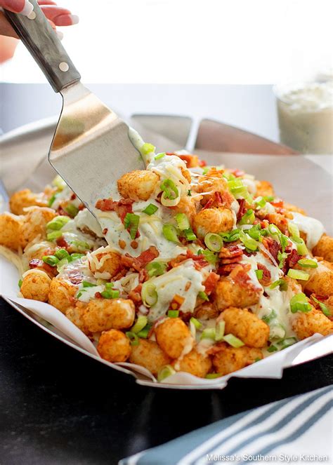 How many carbs are in fully loaded beef tater tots - calories, carbs, nutrition