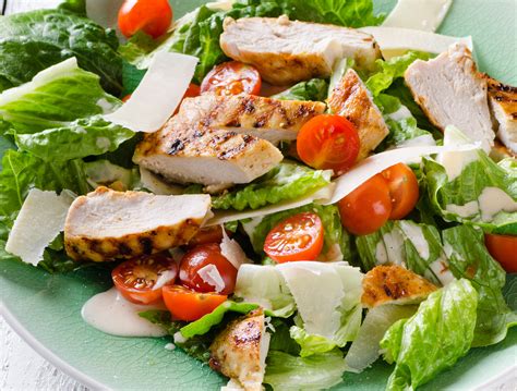 How many carbs are in garden salad with grilled chicken breast - calories, carbs, nutrition