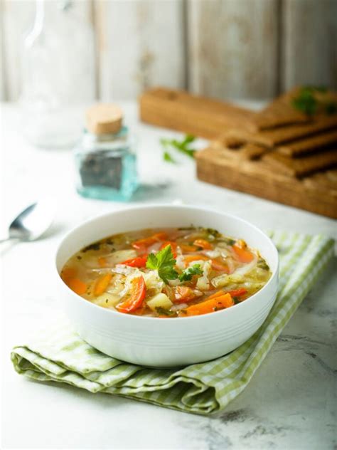 How many carbs are in garden vegetable soup, hearty - calories, carbs, nutrition