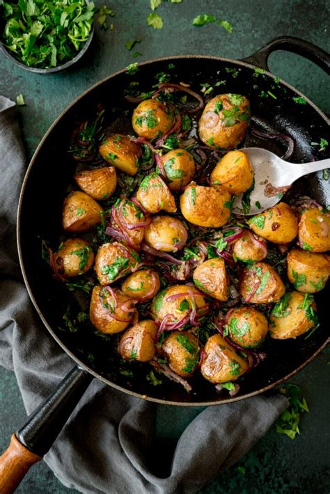 How many carbs are in garlic and coriander potatoes - calories, carbs, nutrition