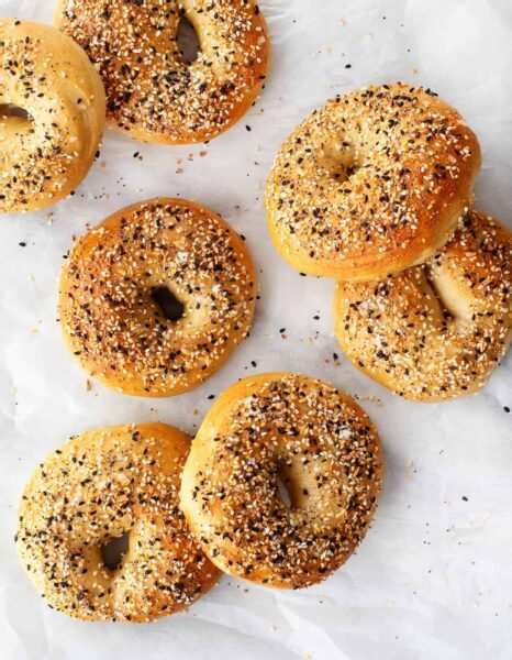 How many carbs are in garlic bagel - calories, carbs, nutrition