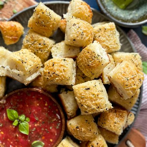 How many carbs are in garlic bread bites - calories, carbs, nutrition