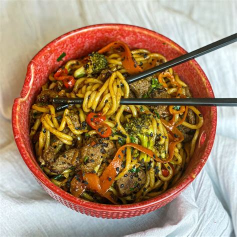 How many carbs are in garlic orange chili beef, stir fried - calories, carbs, nutrition