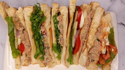 How many carbs are in gateway club tuna salad sandwich - calories, carbs, nutrition