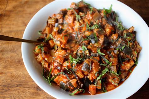 How many carbs are in ghurkha style curried aubergines - calories, carbs, nutrition