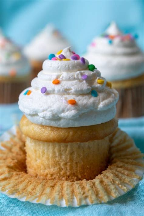 How many carbs are in gluten free vanilla cupcakes with fudge icing - calories, carbs, nutrition