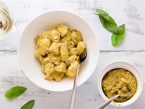 How many carbs are in gnocchi chicken and pine nuts (39792.0) - calories, carbs, nutrition