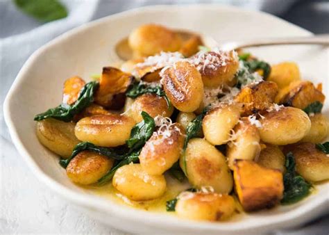 How many carbs are in gnocchi with spinach & gorgonzola - calories, carbs, nutrition