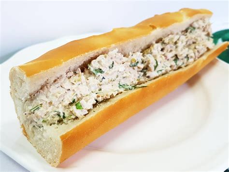 How many carbs are in grape and walnut tuna baguette - sandwich - calories, carbs, nutrition