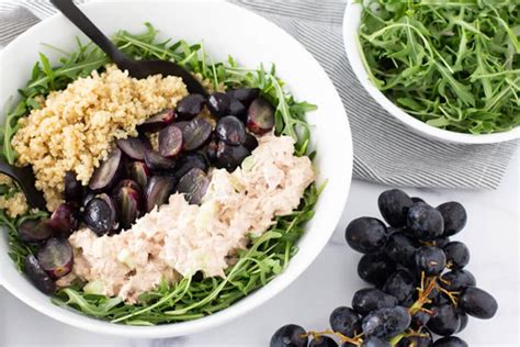 How many carbs are in grape and walnut tuna salad baguette - calories, carbs, nutrition