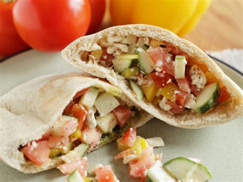 How many carbs are in greek pita sandwich - calories, carbs, nutrition