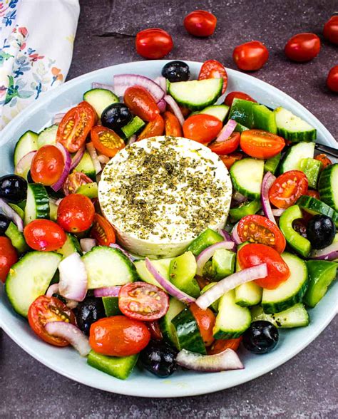 How many carbs are in greek salad (24110.5) - calories, carbs, nutrition