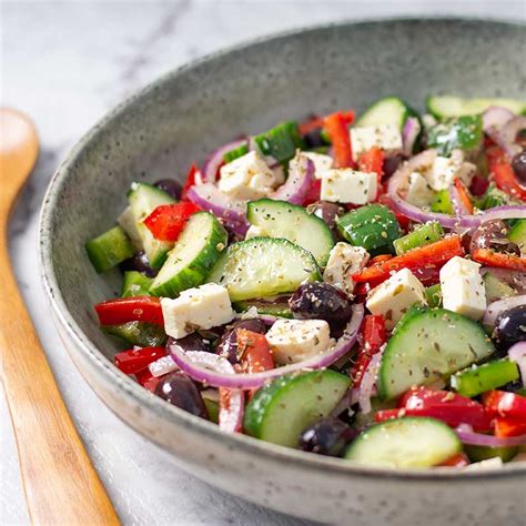 How many carbs are in greek salad 6 oz - calories, carbs, nutrition