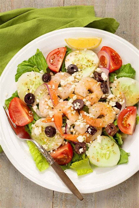 How many carbs are in greek salad with shrimp - calories, carbs, nutrition