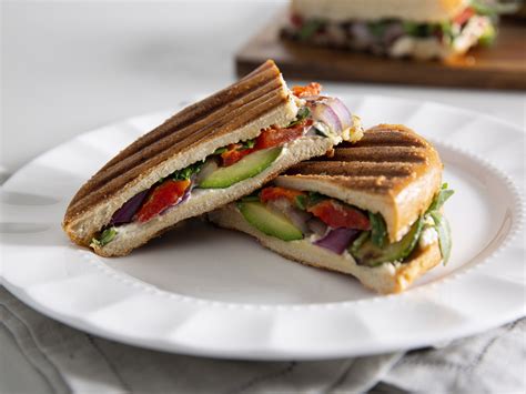 How many carbs are in greek veggie panini - calories, carbs, nutrition