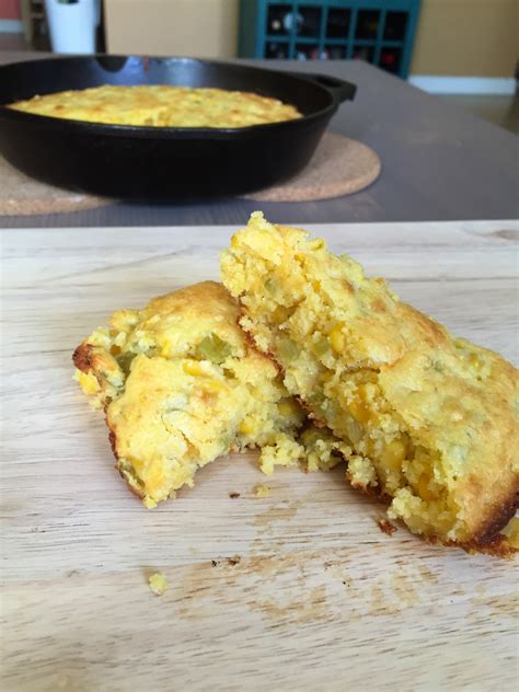 How many carbs are in green chili cornbread - calories, carbs, nutrition