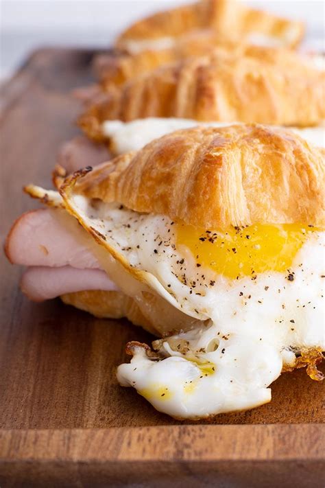 How many carbs are in grid sand brkf croissant ham egg & cheese - calories, carbs, nutrition