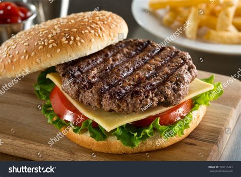 How many carbs are in grill angus burger cheese - calories, carbs, nutrition