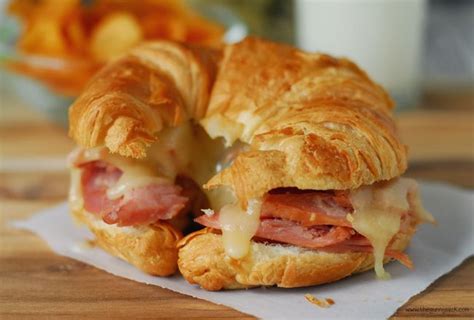 How many carbs are in grill sand brkf croissant ham egg & cheese - calories, carbs, nutrition