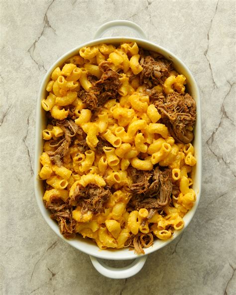 How many carbs are in grilled bbq pulled pork mac cheese sandwich - calories, carbs, nutrition