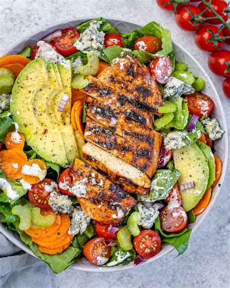How many carbs are in grilled buffalo chicken salad (8470.12) - calories, carbs, nutrition