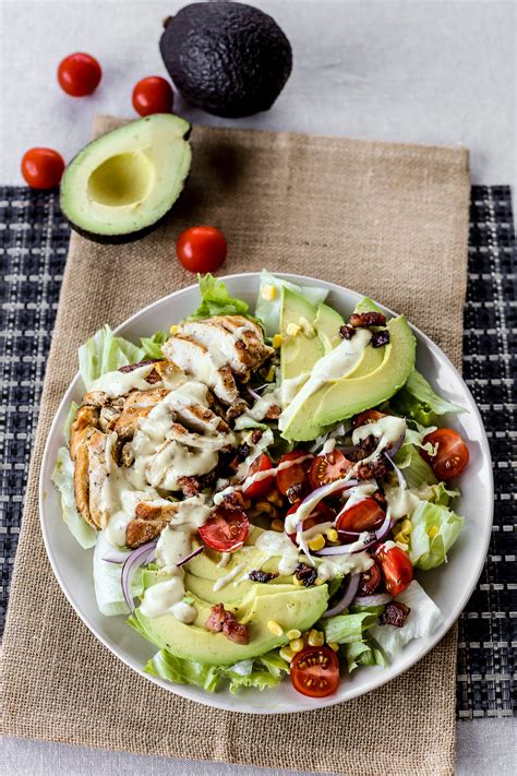 How many carbs are in grilled chicken, bacon, avocado & tomato salad - calories, carbs, nutrition