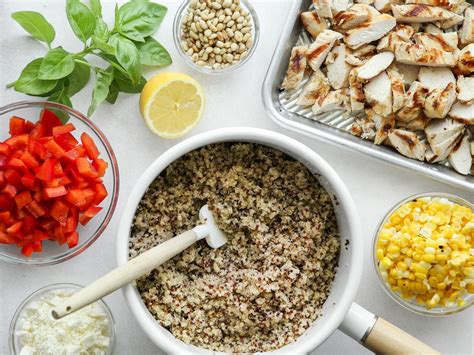 How many carbs are in grilled chicken, quinoa and kale salad - calories, carbs, nutrition