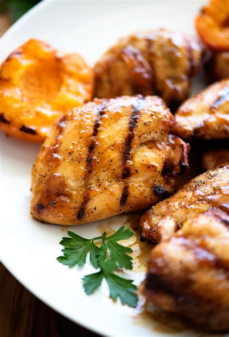 How many carbs are in grilled chicken breast with cranberry apricot sauce - calories, carbs, nutrition