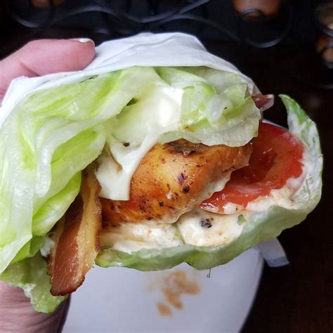 How many carbs are in grilled chicken club withcantaloupe - calories, carbs, nutrition