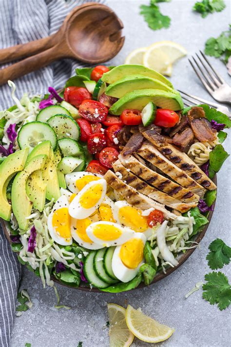 How many carbs are in grilled chicken cobb salad (half) - calories, carbs, nutrition