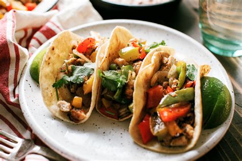 How many carbs are in grilled chicken fajita tacos - calories, carbs, nutrition