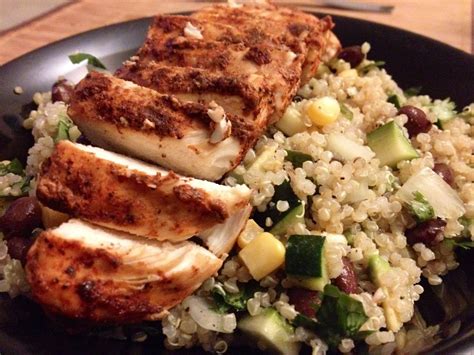 How many carbs are in grilled chicken over quinoa salad - calories, carbs, nutrition