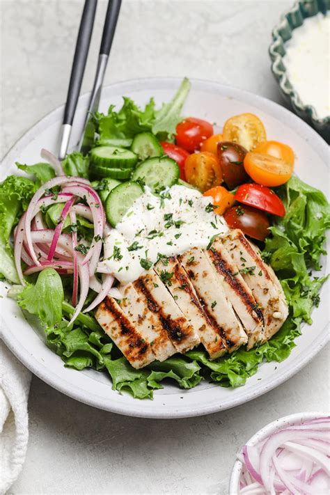 How many carbs are in grilled chicken strip salad - calories, carbs, nutrition