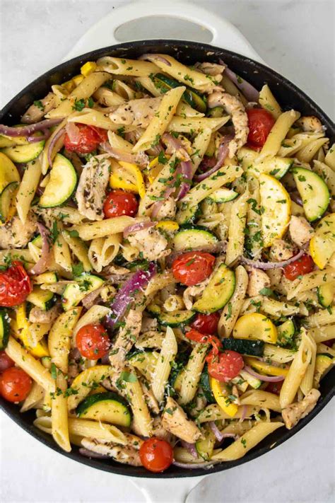 How many carbs are in grilled chicken with vegetables and pasta - calories, carbs, nutrition